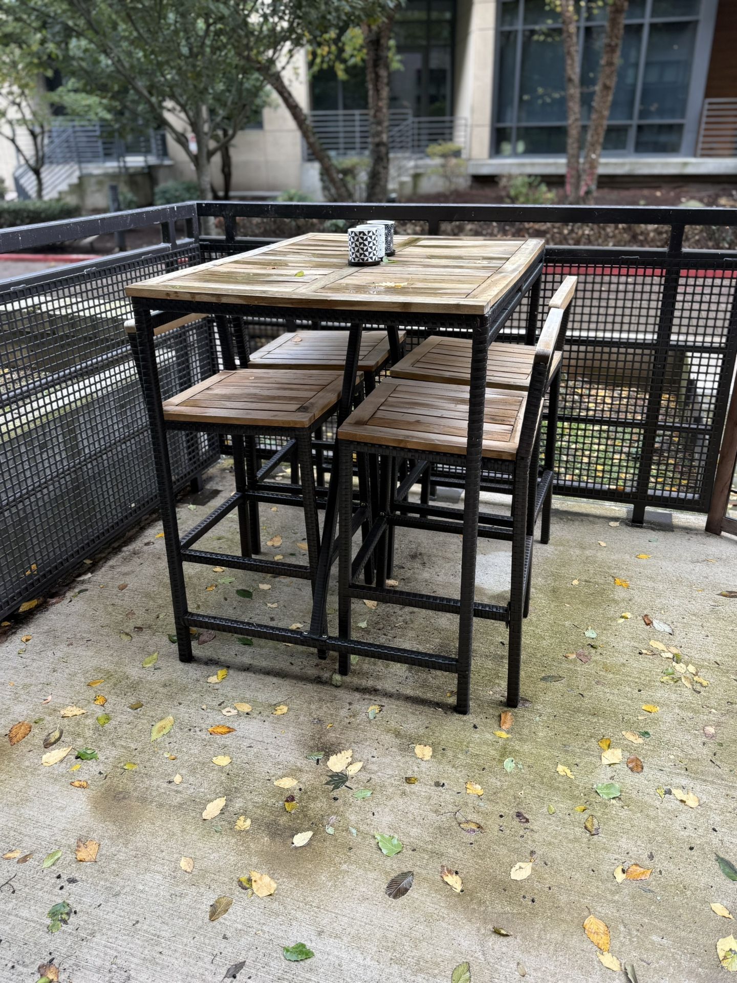 Outdoor Table/chairs