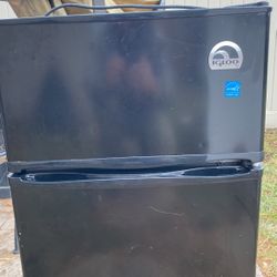 Igloo 3.2 Cu. Ft. Double Door Refrigerator with Freezer