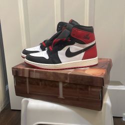 Air Jordan 1 Retro High OG “Black Toe”