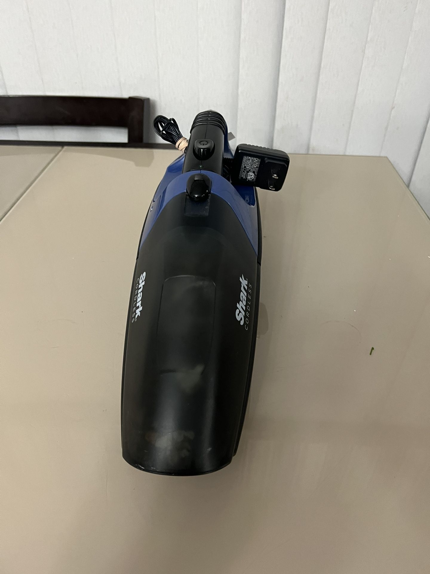 SHARK Cordless Pet Perfect 15.6V Hand Vac Vacuum SV75Z_N No Attachment works great and barely used. Great for pet hair!