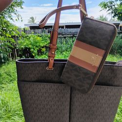 Michael Kors Hang Bag 