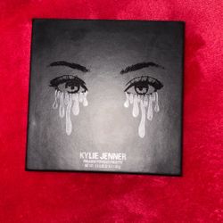 Kylie Jenner Pressed Powder Palette  