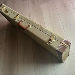 Sturdy Road Runner electric guitar hard shell case.