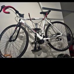 ,BEAUTIFUL RED/WHITE GENES 410  ROAD BIKE