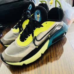Nike Airmax 720 Size 8