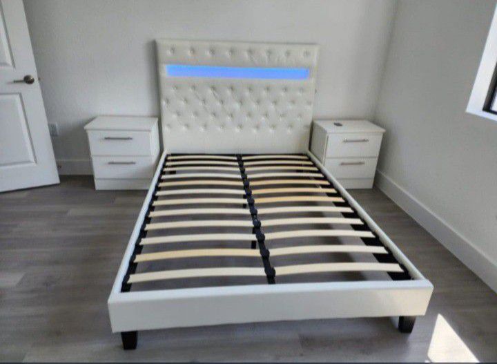WHITE BED AND NIGHTSTANDS 