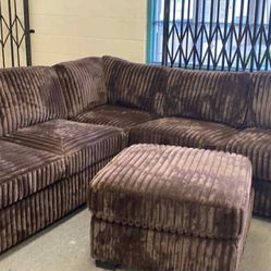 New Sectional Couch with Ottoman! Free Delivery 🚚!