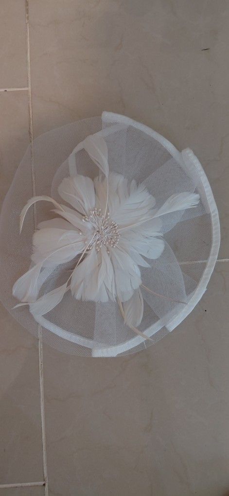 Brand new womens hair clip white color