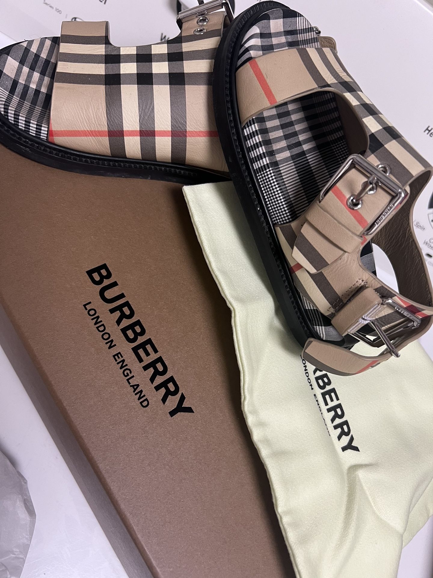Burberry Unisex Size 12