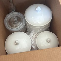 Kitchen White Old Canister Set 