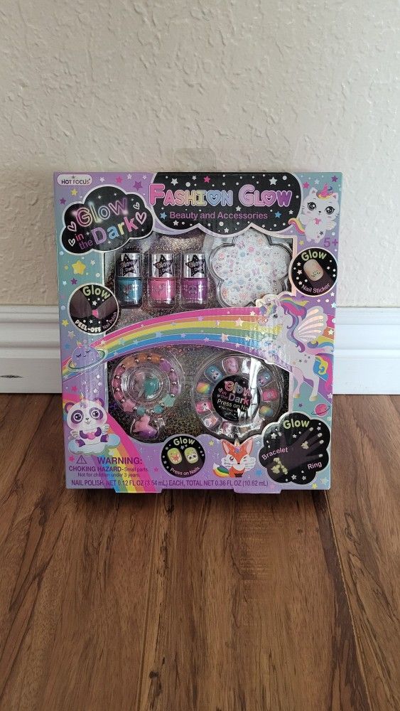 Fashion Glow in the Dark Beauty And Accessories Toys New.