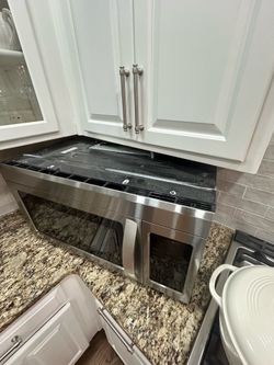 Over the stove, microwave LG