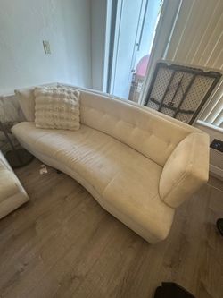 Couches need gone this week