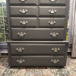 Beautiful wood vintage Yung Hinkle dresser