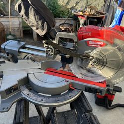 M18 FUEL Brushless Cordless 12 in. Dual Bevel Sliding Compound Miter Saw