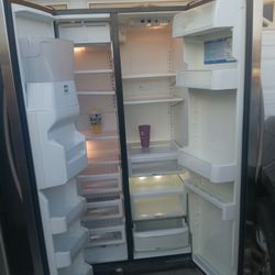 kitchen Aid Refrigerator good Conditions 