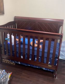 Toddler bed /crib