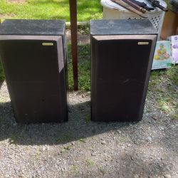 2 Pioneer Speakers 