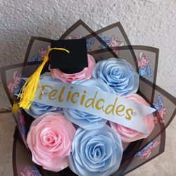 Ramo De Rosas Eternas Para Graduación. 