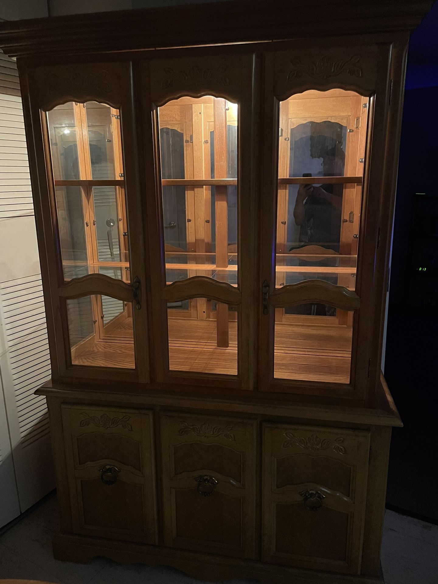 China Cabinet  With Light Up Display