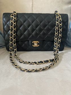 Medium black leather bag