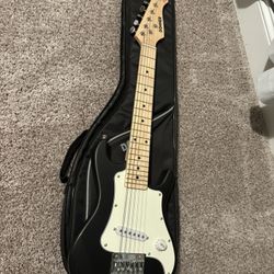 DONNER Electric Guitar For beginners Like new Includes Case and Guitar Chip
