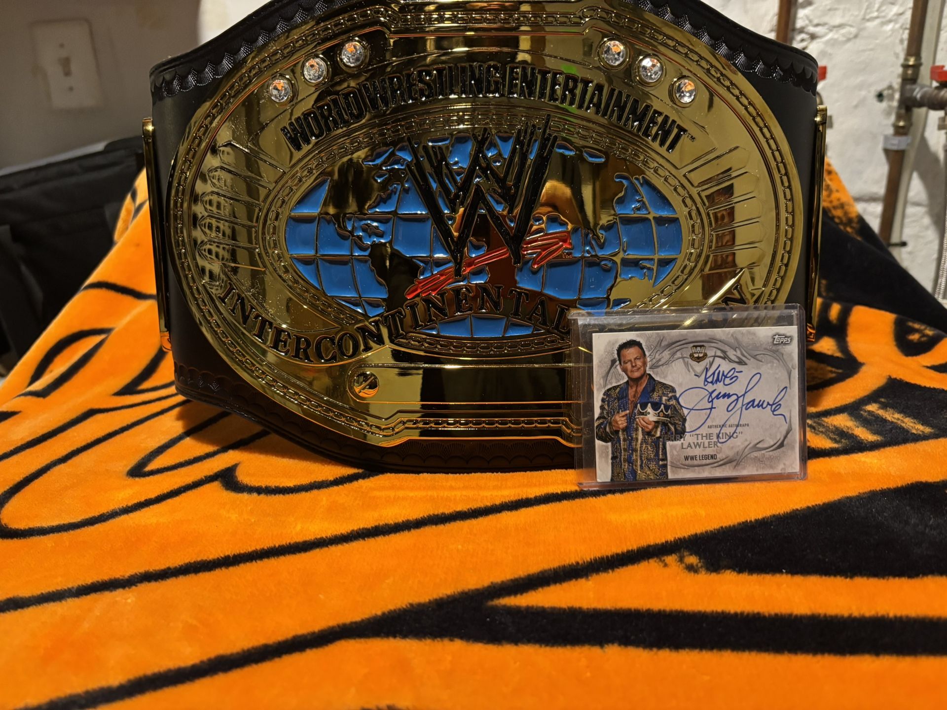 NEW WWE INTERCONTINENTAL CHAMPIONSHIP WITH J.R SIGNED CARD
