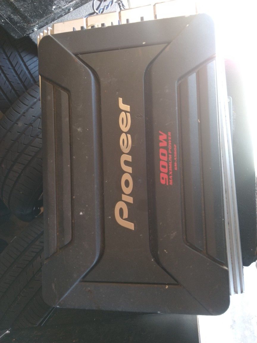 Pioneer 2-channel 900 Watt Amplifier Good Condition