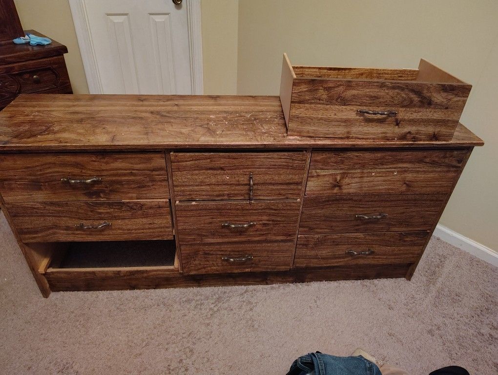 Free 9n Drawers Dresser