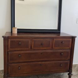 Dresser, Vintage Solid Wooden With 5 Drawers 