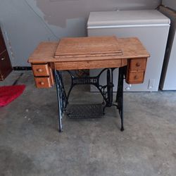 Refurbished Working Singer Sewing Machine 