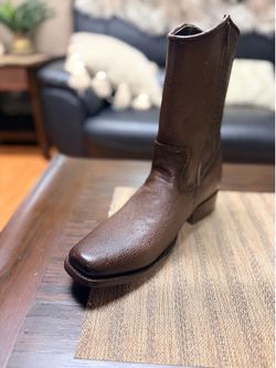 Bota de piel con cierre