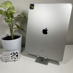 iPad Pro 12.9 inch 6th Gen 128gb Wifi In Very Good Condition 
