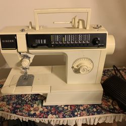 Singer Sewing Machine 