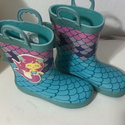 Girls Rain boots size 9/10