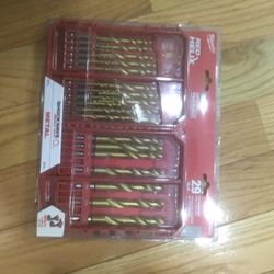 Milwaukee 29 Piece Drill Set Read Below