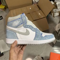 Air Jordan 1 Retro High “Hyper Royal‘’