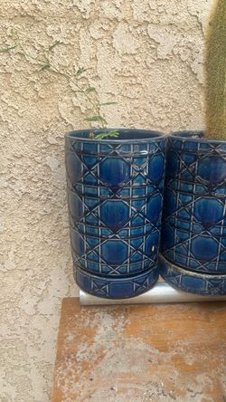 Porcelain pot