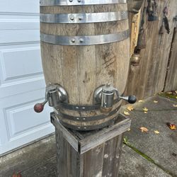 Antique root beer soda dispensing barrel in good condition. Would make a great project to refinish. Comes with two taps and items you see on the inter