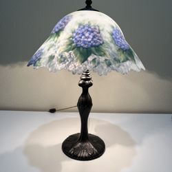 Glynda Turley Reversed Hand-painted Hydrangeas Flowers Parlor Table Lamp 1999