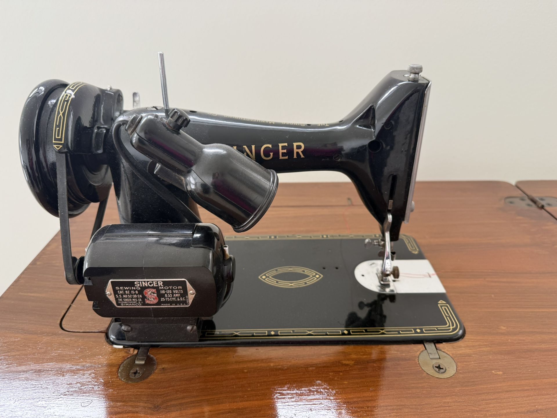Beautiful Singer Sewing Machine