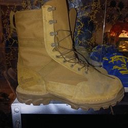 Combat boots