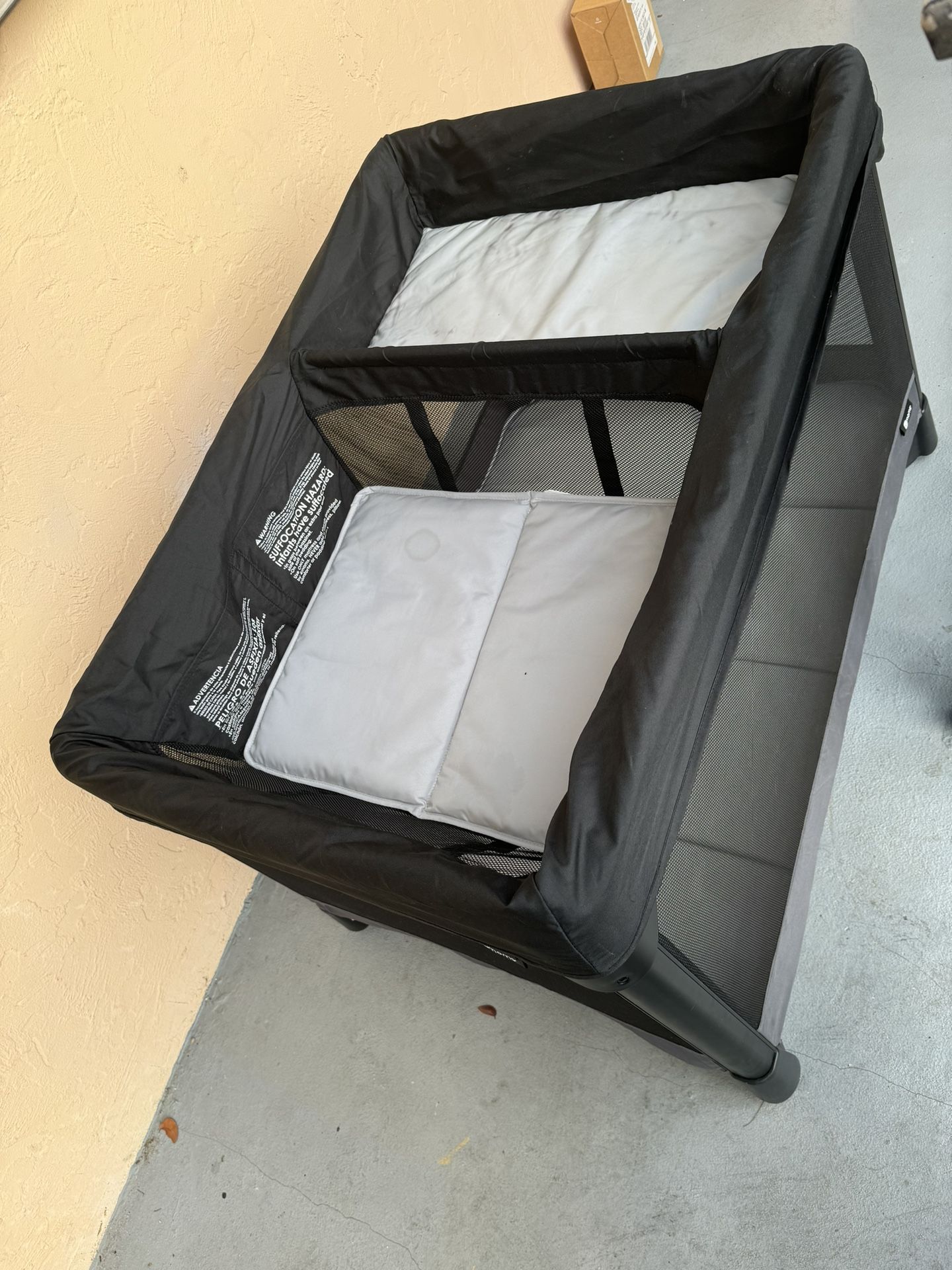 4moms Playpen W/ Change Table