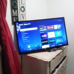 32 'inch Rocka Tv  Got Remote