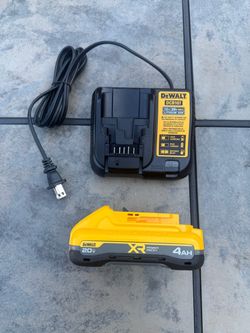 4Ah XR Battery Power Pack & Charger DEWALT 20V