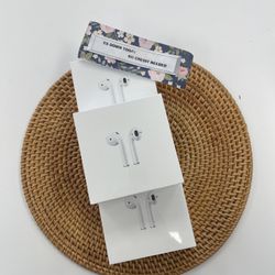 Apple Airpods 2nd Gen Earbuds New 