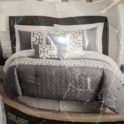 Comforter Set (Queen)