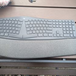 Logitech Ergo K860 Wireless Ergonomic 