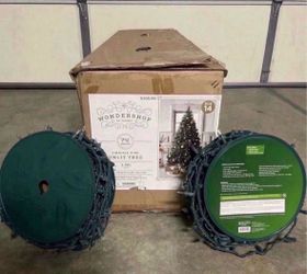 WONDERSHOP 7.5 CHRISTMAS TREE WITH (2) PACKS OF WHITE LIGHTS