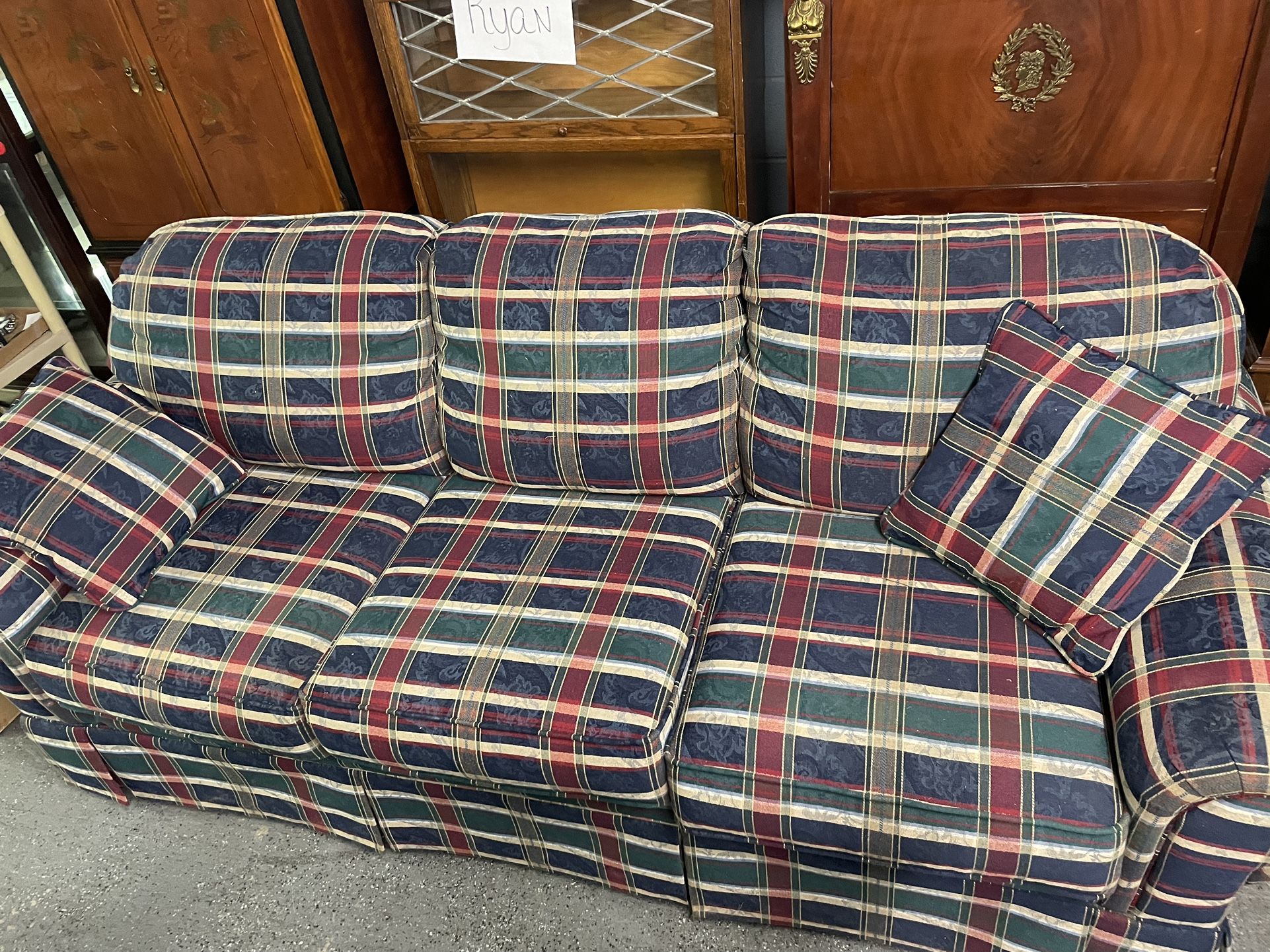 benchcraft plaid couch like new